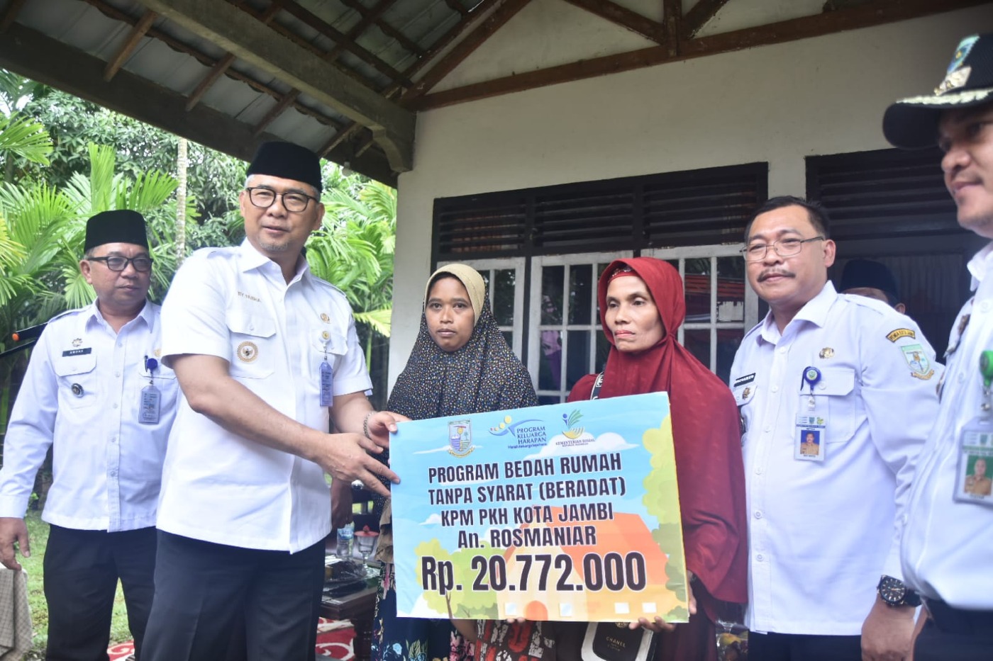 cover Fasha Apresiasi Pendamping PKH Bantu Bedah Rumah Warga