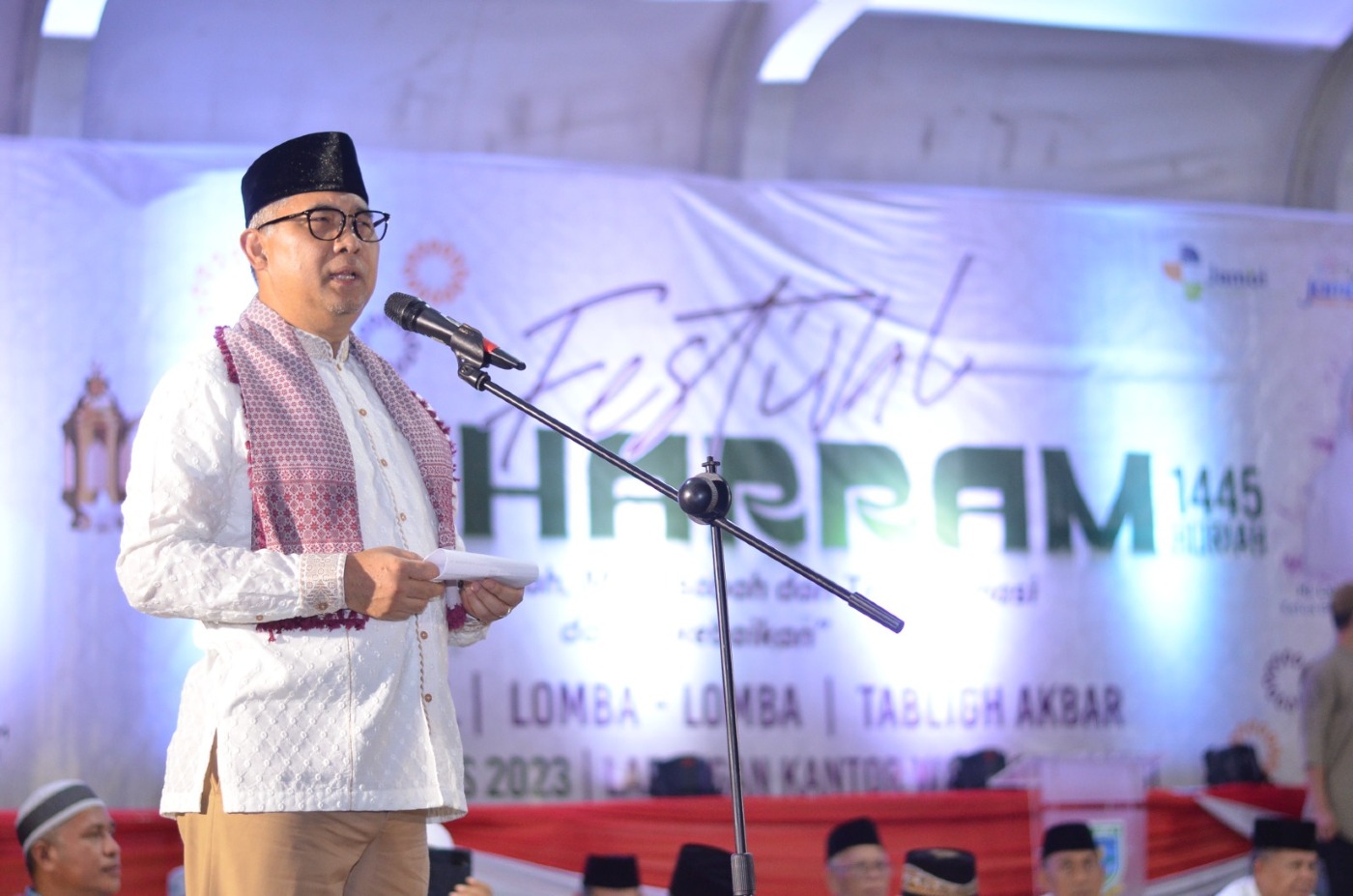 cover Ustadz Pantun Meriahkan Tabligh Akbar Festival Muharram Kota Jambi
