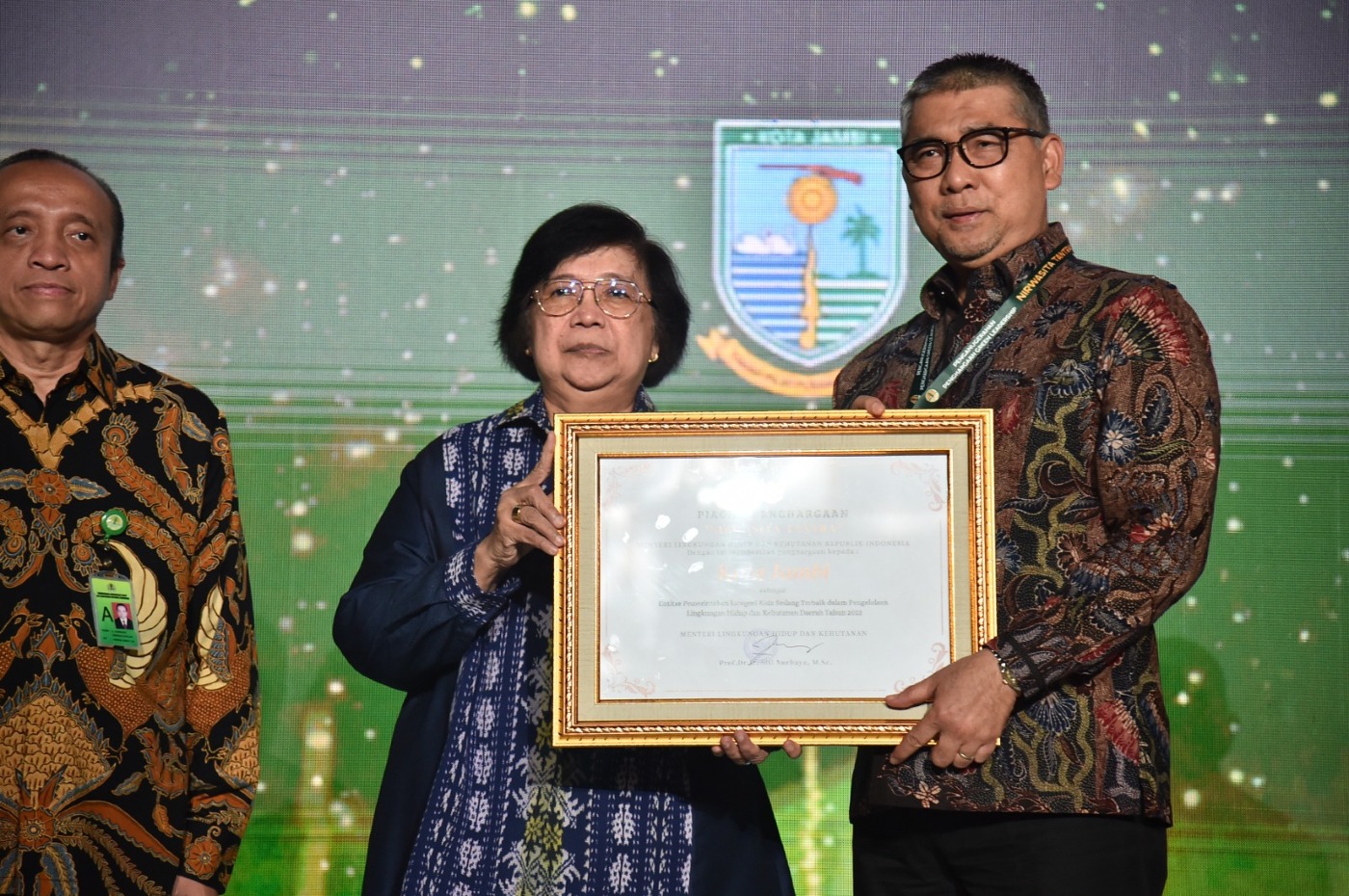 cover Kepemimpinan Pro Lingkungan, Fasha Bawa Kota Jambi Raih Penghargaan Nirwasita Tantra