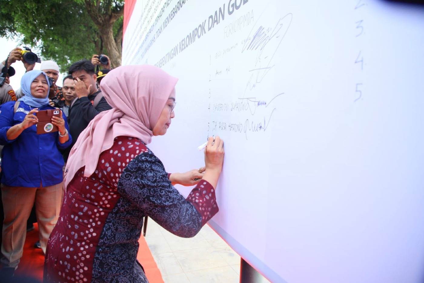 cover Deklarasi Pemilu Damai 2024, Pj Wali Kota Jambi Siap Ciptakan Kondisi Damai