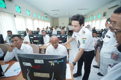 cover Wawako Tinjau SKT PPPK Hari Kedua, Pastikan Lancar dan Beri Semangat Peserta
