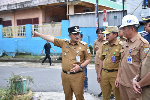 cover Tinjau Proyek Penanganan Banjir, Wali Kota Maulana Pastikan Solusi Banjir Berjalan Tepat Waktu