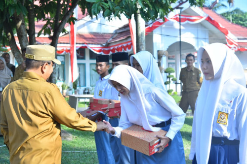 cover Wali Kota Maulana: Sepatu Seragam untuk Tingkatkan Disiplin dan Motivasi Belajar Siswa Sekolah Rakyat