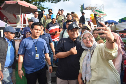 cover Maulana-Diza Hadirkan Kebahagiaan di Danau Sipin, Lomba Pacu Perahu dan Ketek Hias Berlangsung Meriah!