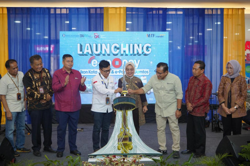 cover Bersama BI dan Bank Mandiri, Pj Wali Kota Launching E-Money dan E-Parking Ikon Kota Jambi