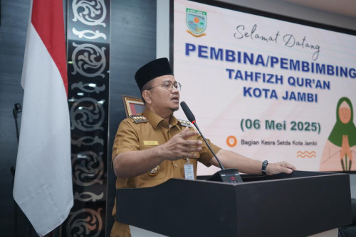 cover Pemkot Jambi Tegas Pertahankan Peran Guru Tahfiz di Sekolah: Fondasi Generasi Qurani