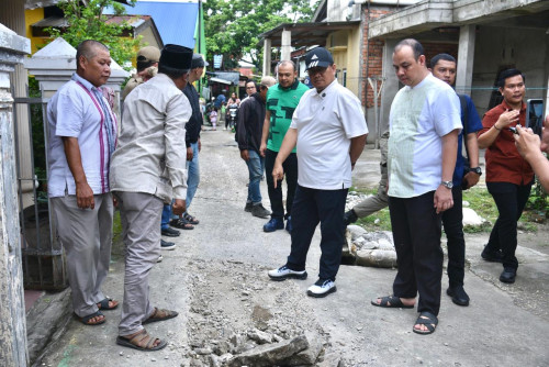 cover 450 Jalan Lingkungan Masuk Agenda Perbaikan, Wali Kota Maulana Turun Pantau Langsung