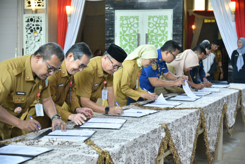 cover Pemkot Jambi Gelar Penandatanganan PK Perangkat Daerah, Pj Wali Kota : "PK Wujud komitmen dan integritas, bukan sekedar tandatangan"