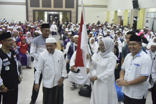 cover Ahlan Wa Sahlan, Pj Wali Kota Sambut Kepulangan Jemaah Haji Kota Jambi