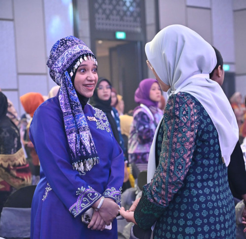 cover Dari Perempuan untuk Negeri : Ketua TP PKK Kota Jambi Berbagi Pengalaman di Forum Isteri Wali Kota APEKSI
