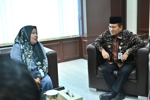 cover Wujud Kepedulian, Wali Kota Maulana Serahkan Langsung Santunan Duka kepada Keluarga Korban Tembok Roboh