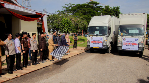 cover Lepas 20 Armada Angkutan Logistik, Pj Wali Kota Jambi Harap Pilkada Berjalan Tertib, Aman dan Kondusif