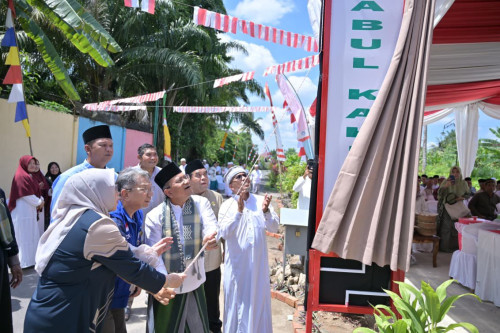 cover Jadi Khatib dan Imam, Wali Kota Maulana Pimpin Shalat Jumat Pertama di Masjid Ashabul Kahfi